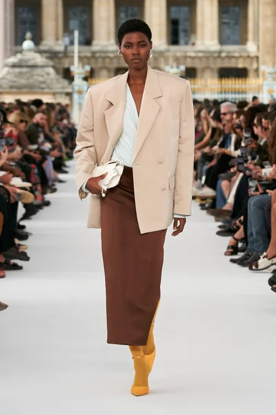 Look 13